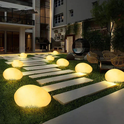 Cobblestone Solar Garden Light